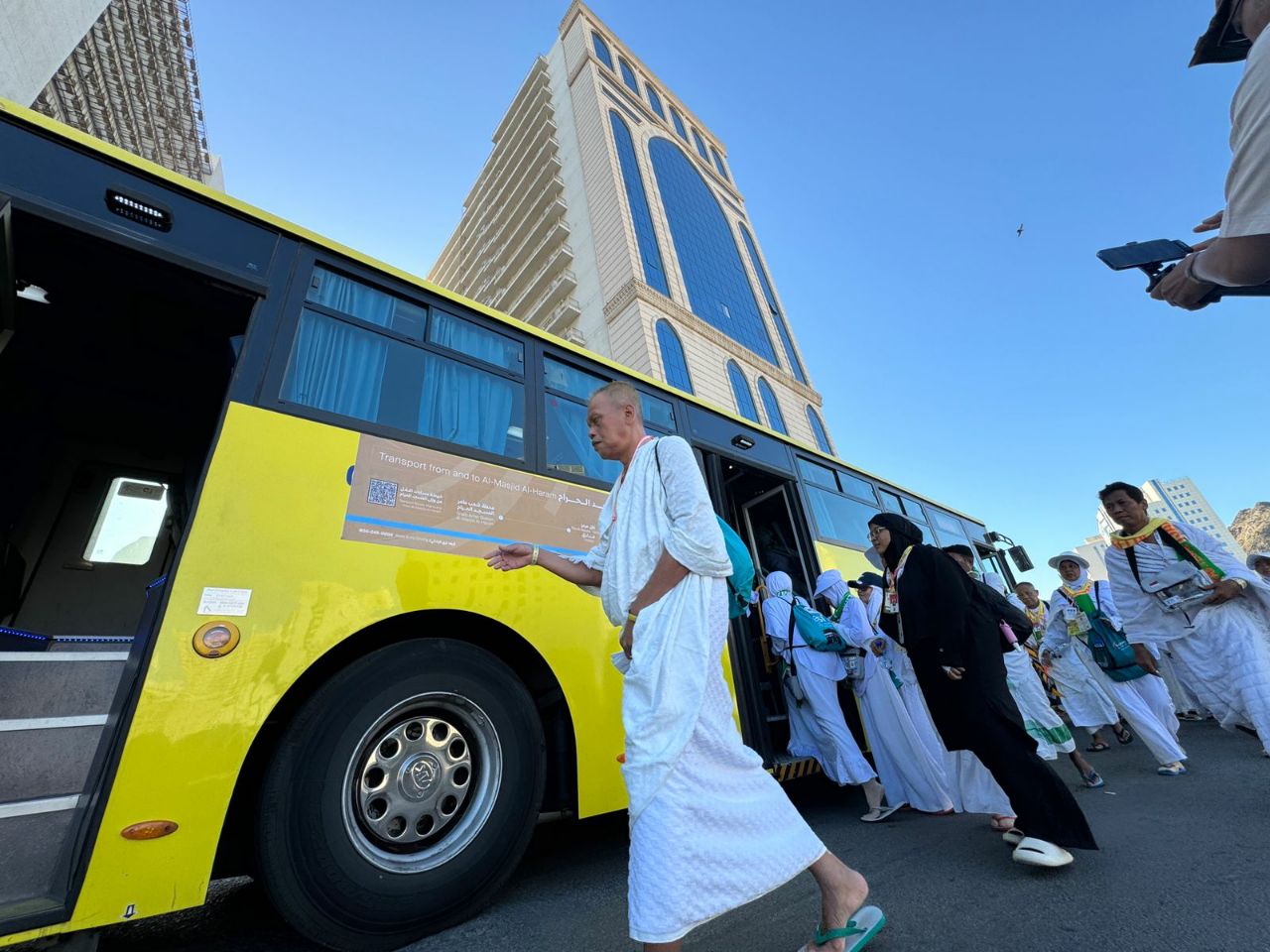 Jelang Puncak Haji Bus Shalawat Berhenti Sementara, KBIHU Dilarang Pasang Identitas di Tenda Armuzna